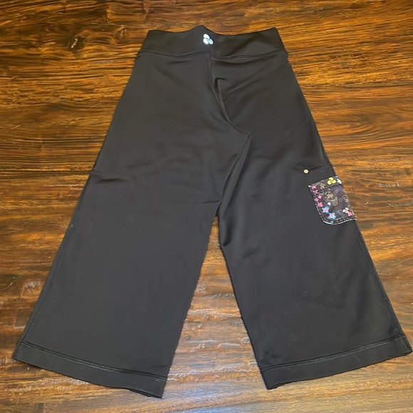 Triple Flip Crops - Picture 2 of 7